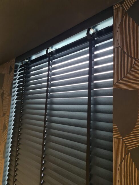 Aluminum blinds in the interior